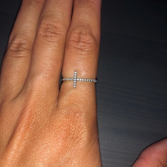 Diamond cross ring - Picture 2 of 2